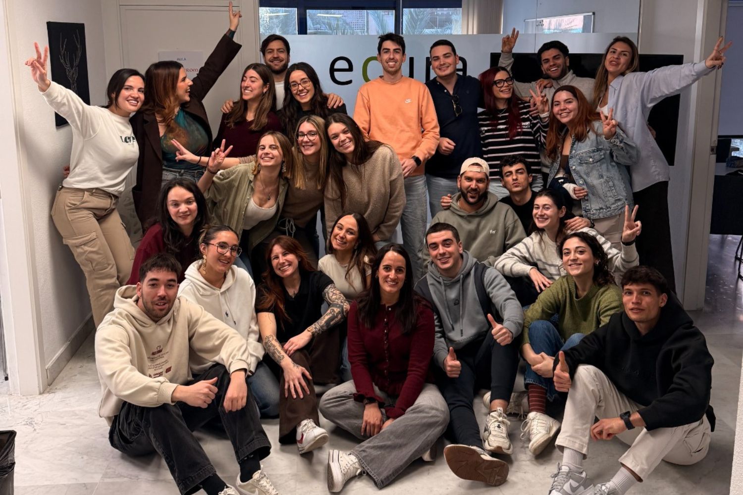 Fran, auxiliar de enfermería en Noruega, junto a otros profesionales de Ecura Care